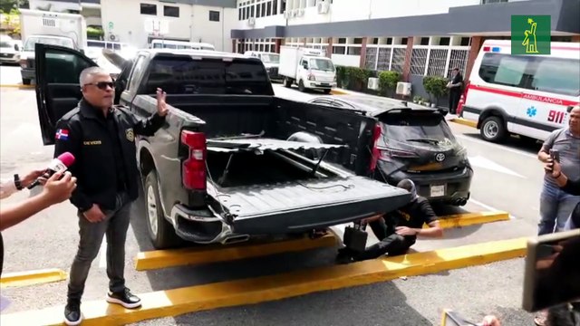 Hallan 237 paquetes de presunta cocaína ocultos en caletas de una camioneta en Santo Domingo