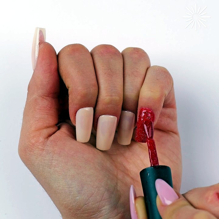 Holiday nails to match the holiday vibe🎅