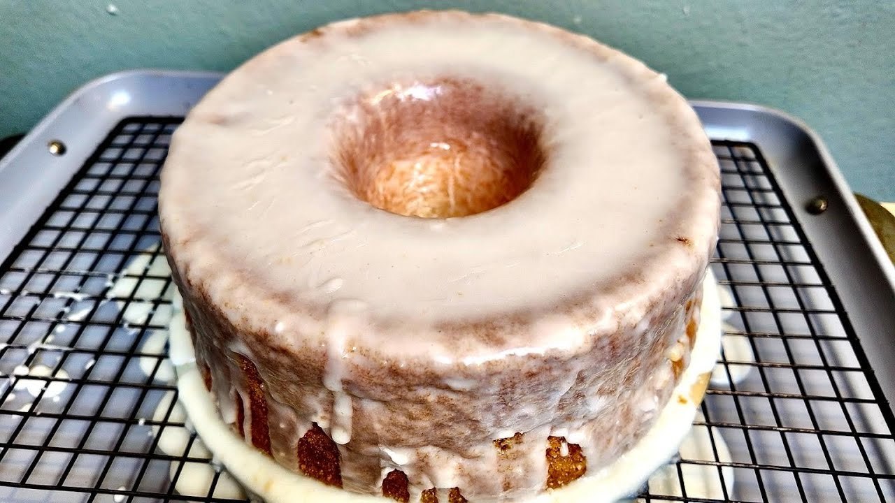 7Up Triple Cream Poundcake Recipe | The BEST 7UP Cake On The Internet! (It’s Super Moist!)