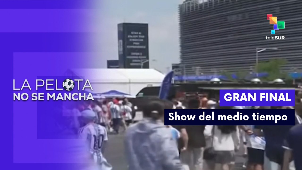 Aficionados argentinos y españoles entran al estadio para ver la gran final