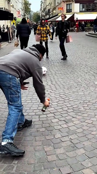 Parisians know how to play football 😳😂🇫🇷