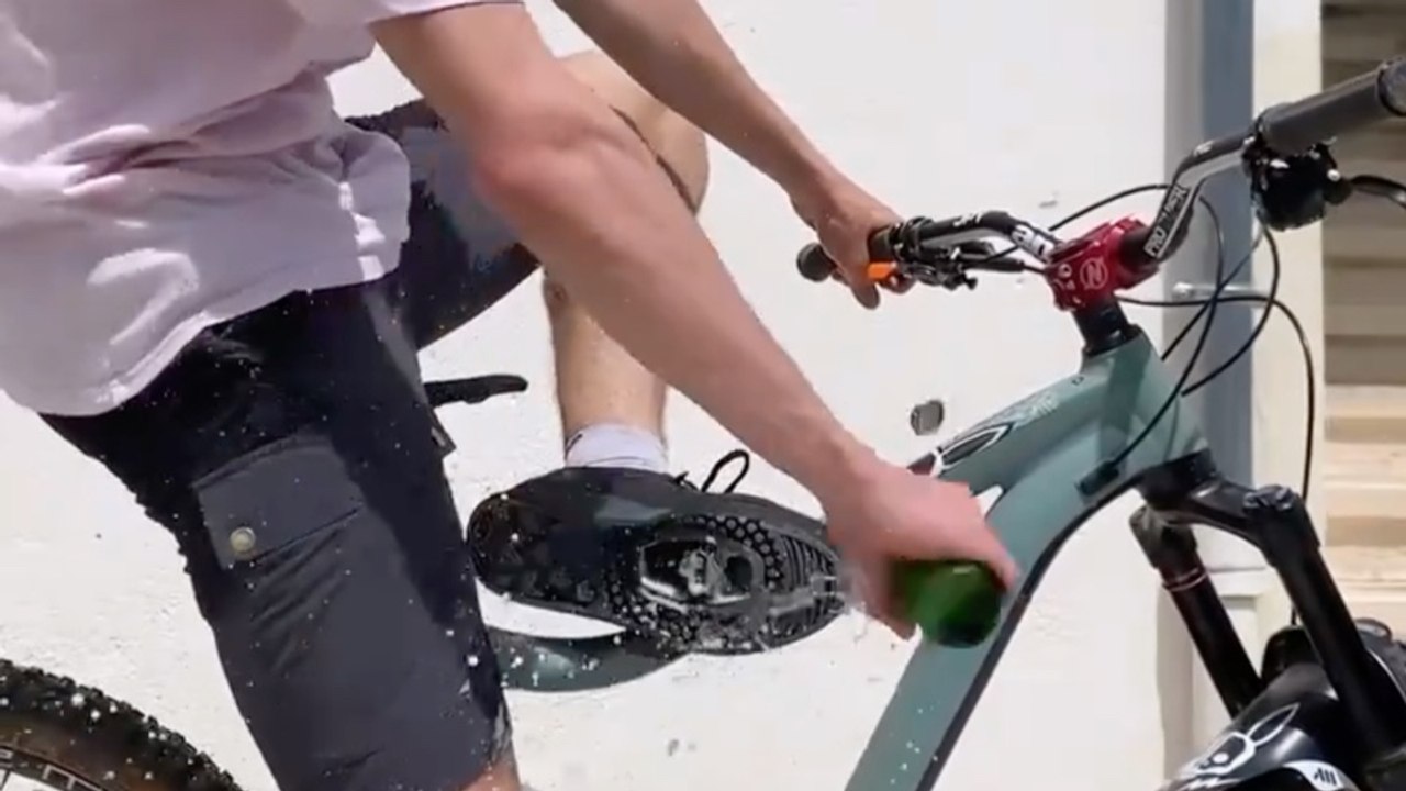 🔥 UN BON RAFRAICHISSEMENT POUR LE VÉLO 😱 #velo #vtt #enduromtb #mtb
