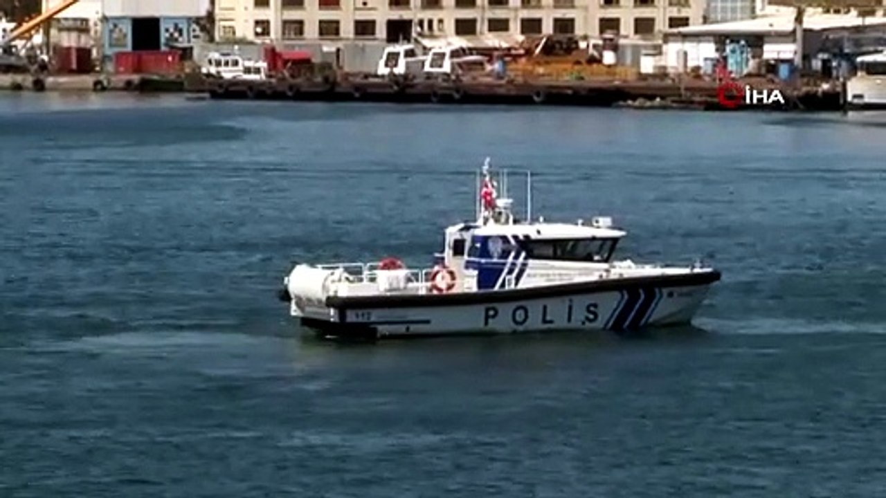 İstanbul Haliç'te yürek burkan kaza: Köprüye çarpan tur teknesinden düşen bir kişi hayatını kaybetti