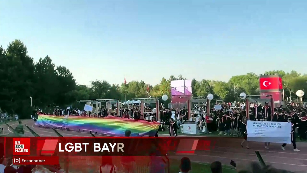 ODTÜ mezuniyet töreninde LGBT bayrağı açıldı