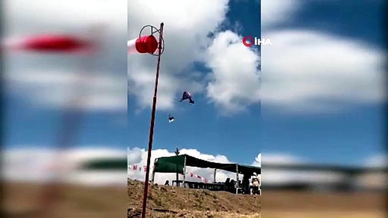 Gökyüzünde feci kaza! Yamaç paraşütünün düşme anı kamerada