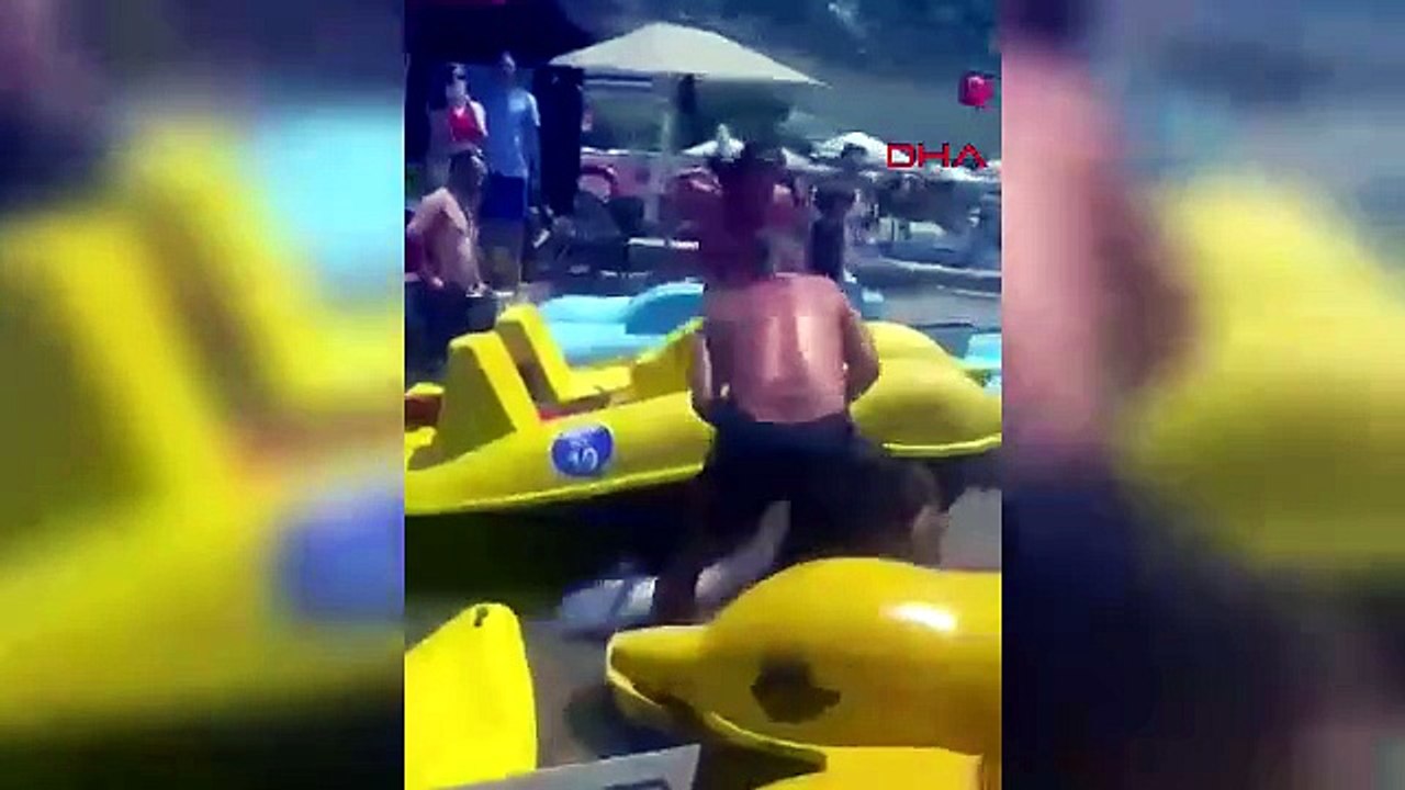 Marmaris'te akılalmaz olay: Kılıç balığını kuyruğundan tuttuğu gibi karaya çıkardı!