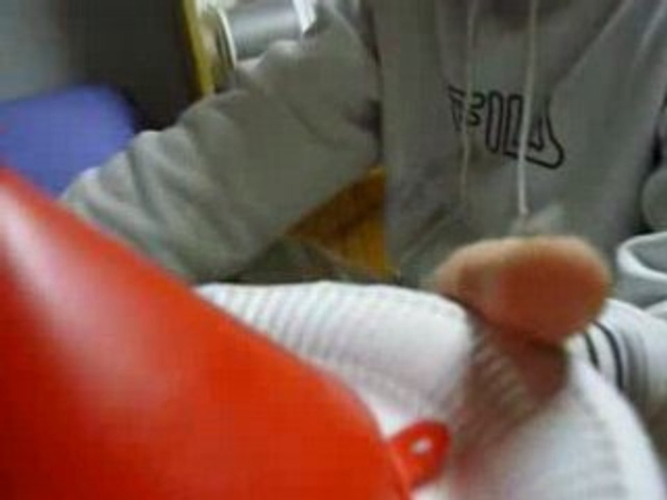 Les Gibous: Hassan subit la loi du tsunami en table basse