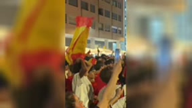 Espagne - Scènes de liesse à Madrid pour fêter le sacre de la Roja !