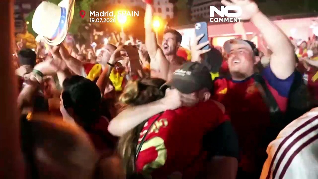 شاهد: جماهير إسبانيا تحتفل بتتويج منتخبها بلقب كأس العالم