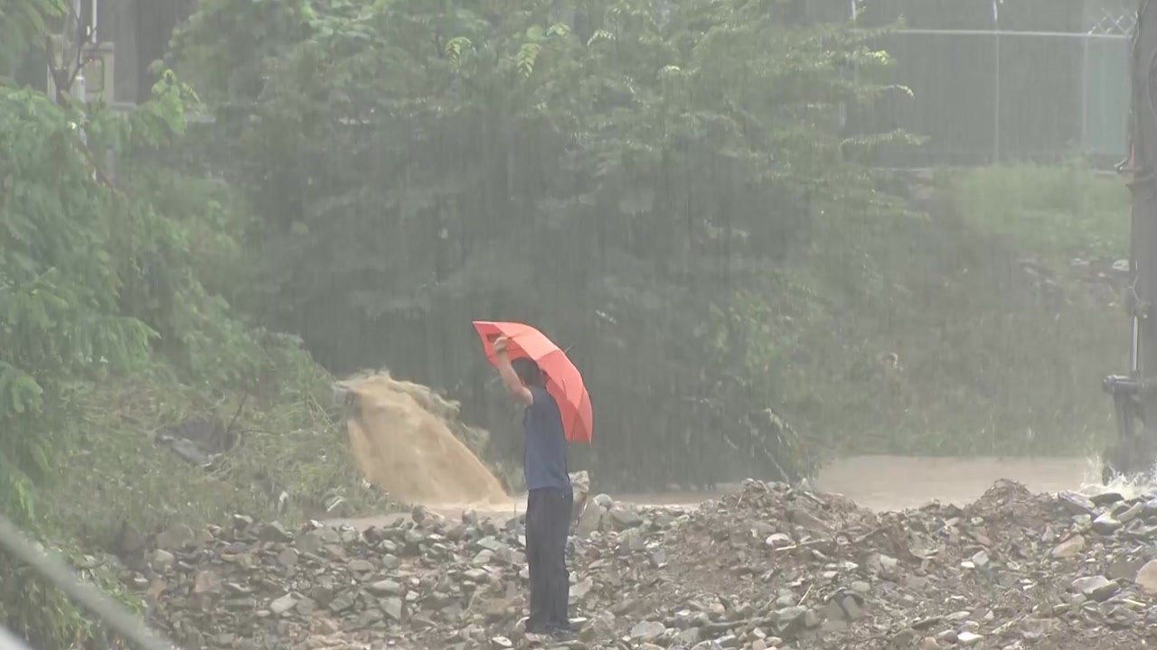 산불 임시주택 휩쓴 수마...이 시각 안동 / YTN