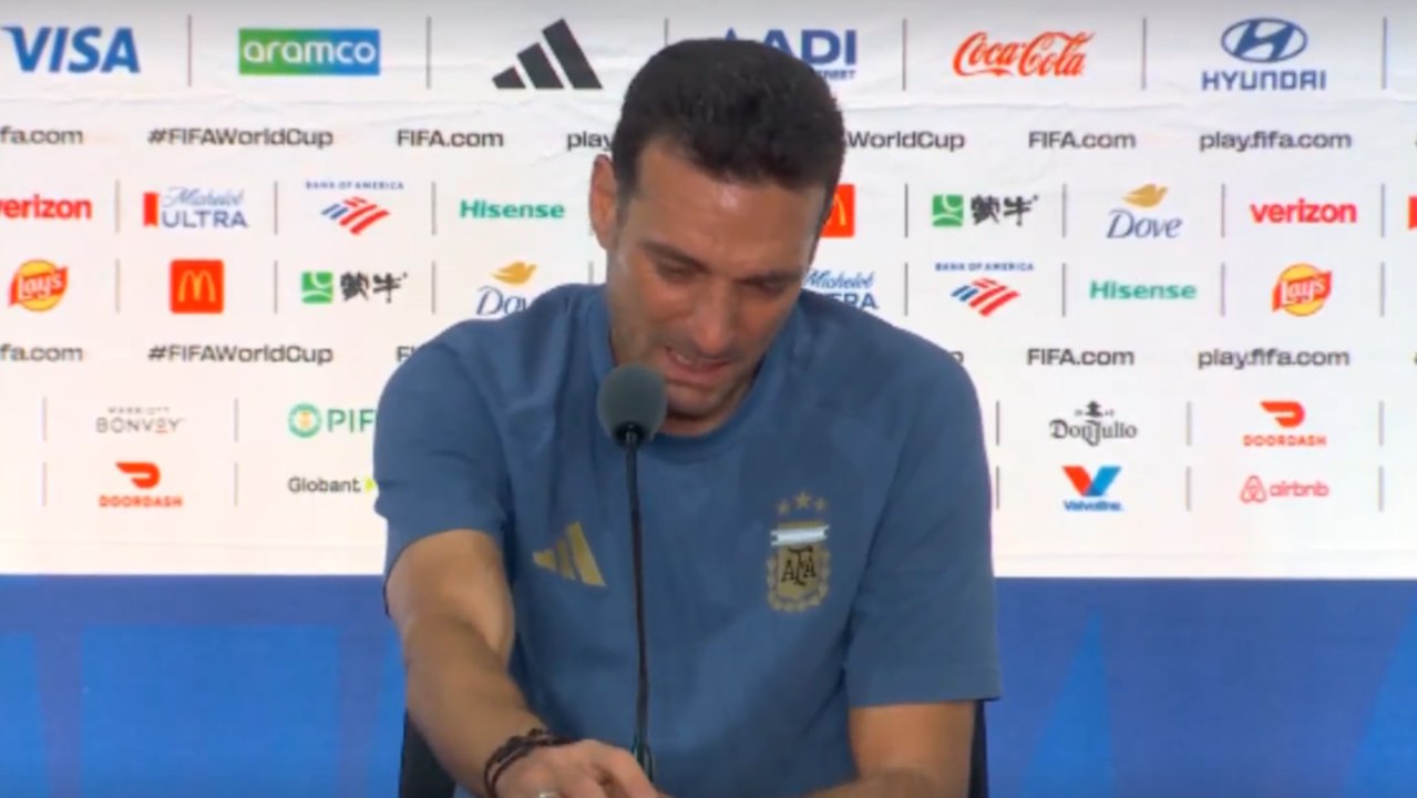 SCALONI ROMPE A LLORAR... AL HABLAR DE SU FUTURO Y SE VA DE LA SALA