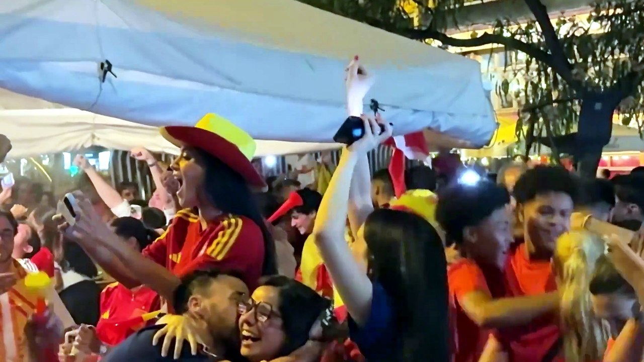 Scènes de liesse à Madrid pour fêter le sacre de la Roja !