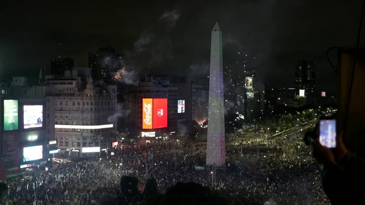 Argentine fans flock to Obelisk despite World Cup final loss