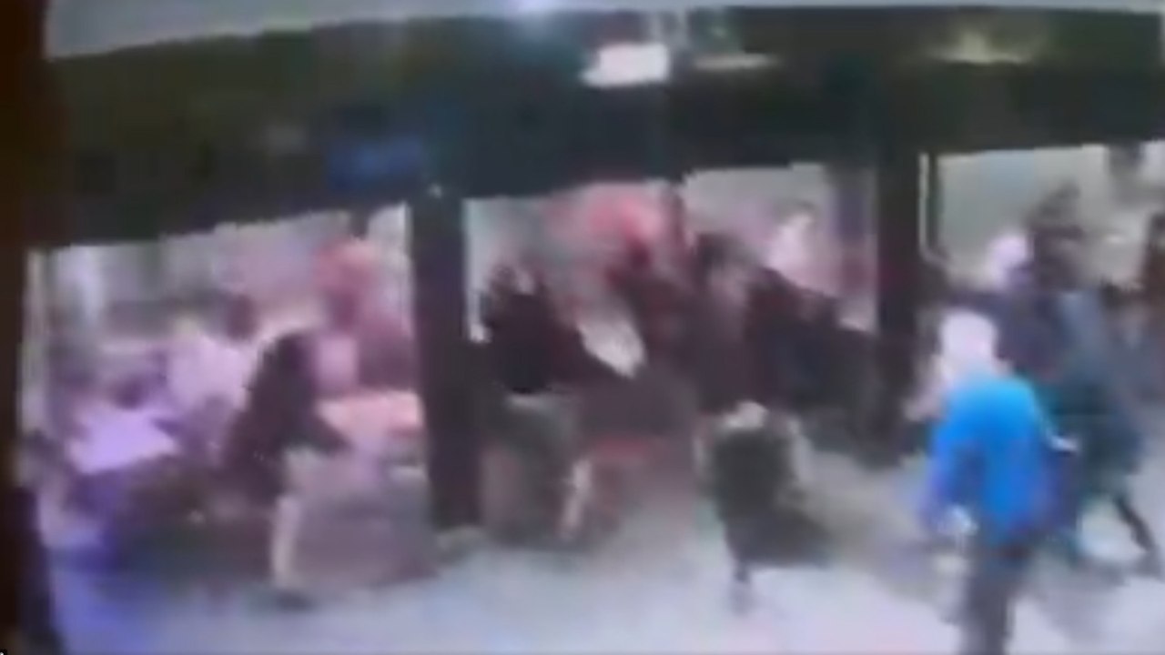 Una veintena de encapuchados asalta un bar de Berriozar y agrede a varios clientes durante la final del Mundial