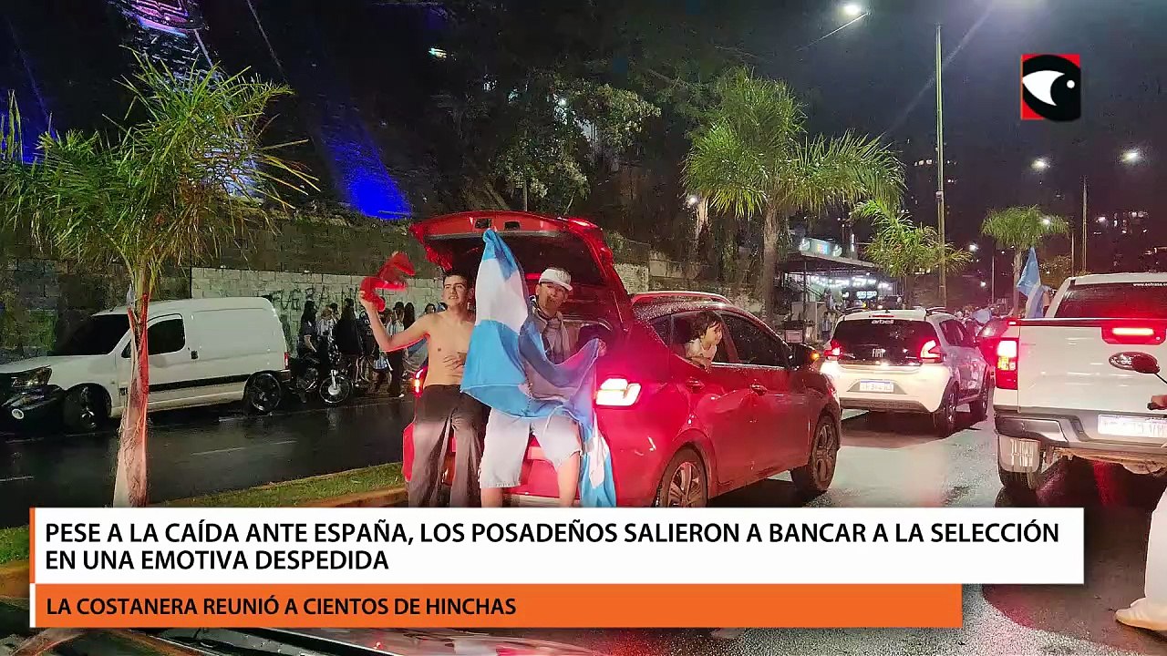 Pese a la caída ante España, los posadeños salieron a bancar a la Selección en una emotiva despedida