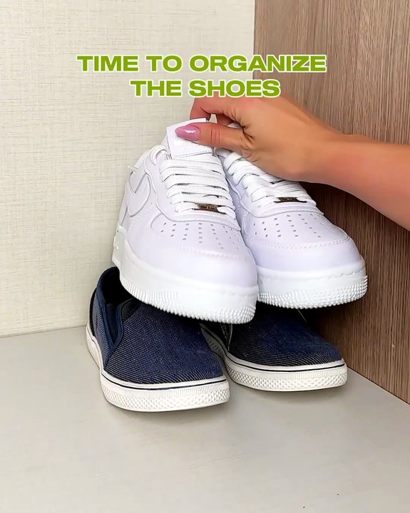 Organize your shoes with some shoe boxes😉👟
