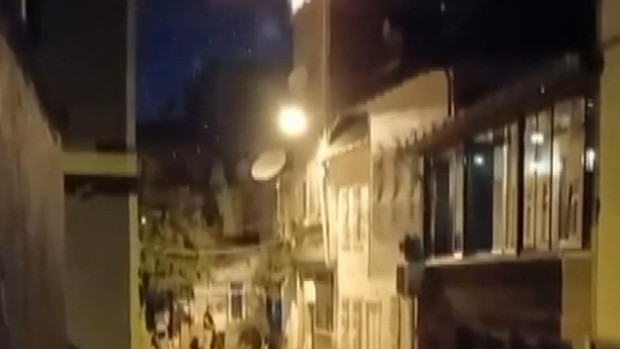 Fatih’te çatıda çıkan yangına müdahale eden itfaiye eri yaralandı