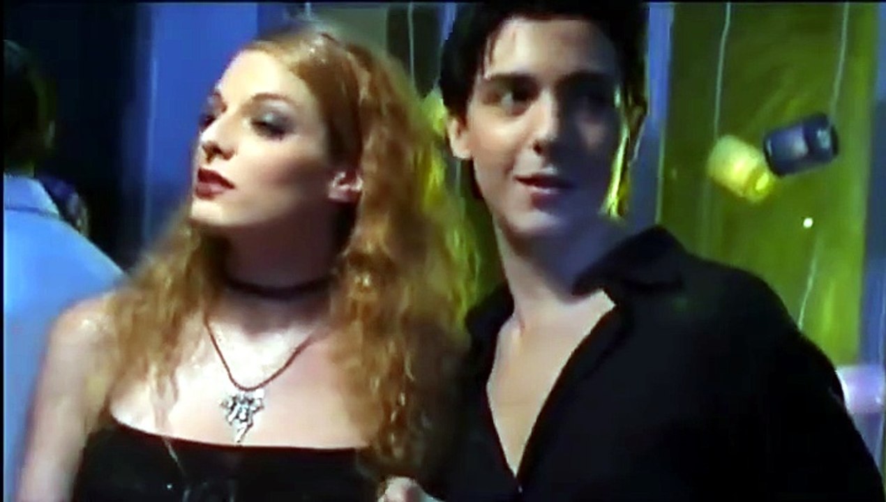Μη φεύγεις (2004)