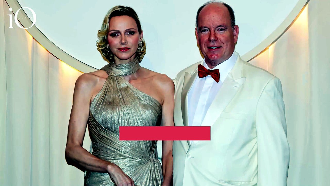 Charlene di Monaco dea al Gala della Croce Rossa: il trionfo in abito d'oro