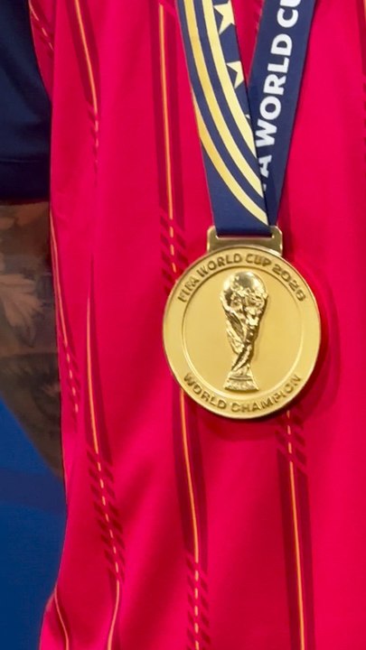 Así luce la medalla de Pedro Porro de campeón del mundo 2026