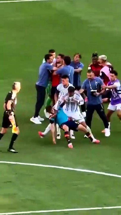 Finale incandescente! Un nervosissimo Paredes aggredisce Eric Garcia e Gavi