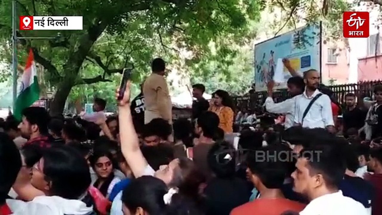 जंतर-मंतर पर CJP के प्रोटेस्ट में बवाल! संसद जाने की जिद पर अड़े युवाओं को पुलिस ने रोका, हुआ लाठी चार्ज-देखें तस्वीरें