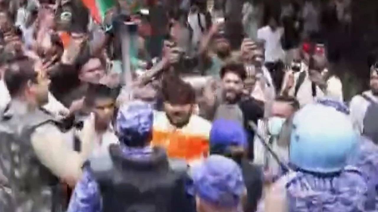 NEET पेपर लीक पर कॉकक्रोच जनता पार्टी का ‘चलो संसद’ मार्च