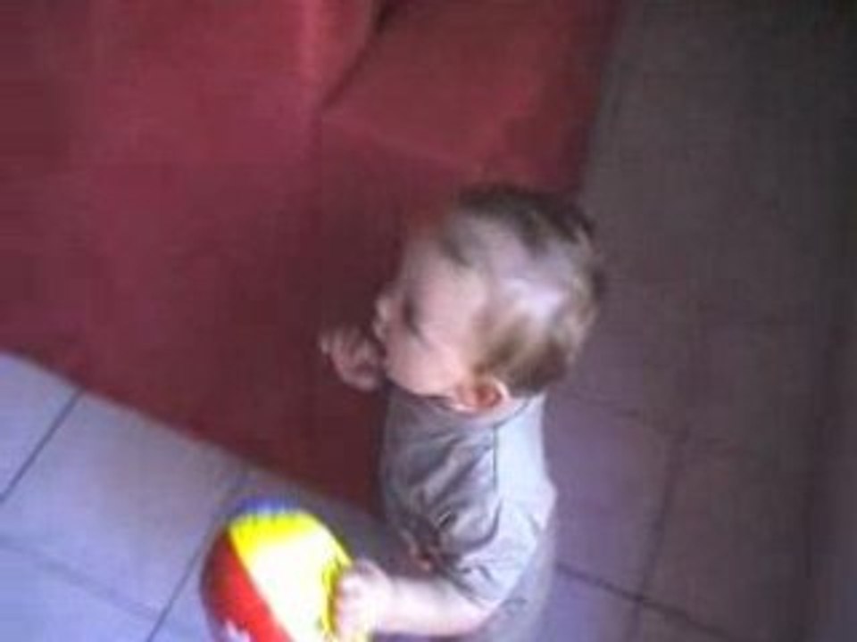 Yann marche pour de bon!!!