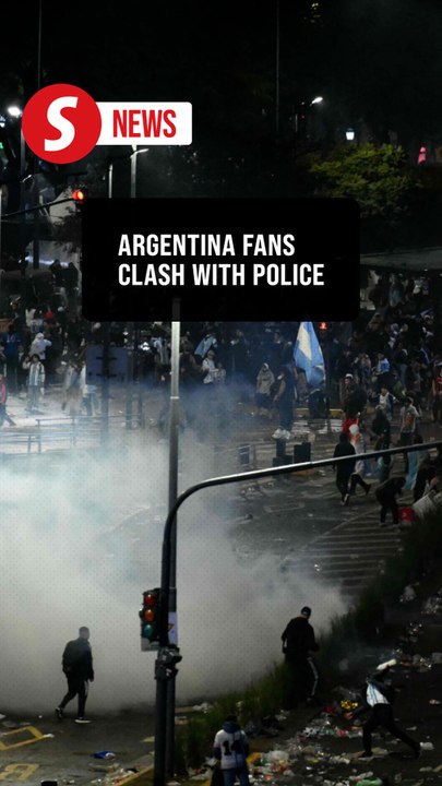 Argentina fans throw stones at police in Buenos Aires after World Cup final loss