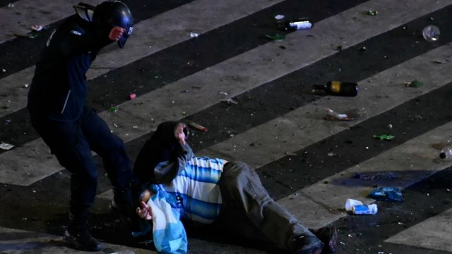 Batalla campal en el Obelisco de Buenos Aires tras la derrota de Argentina en el Mundial 2026