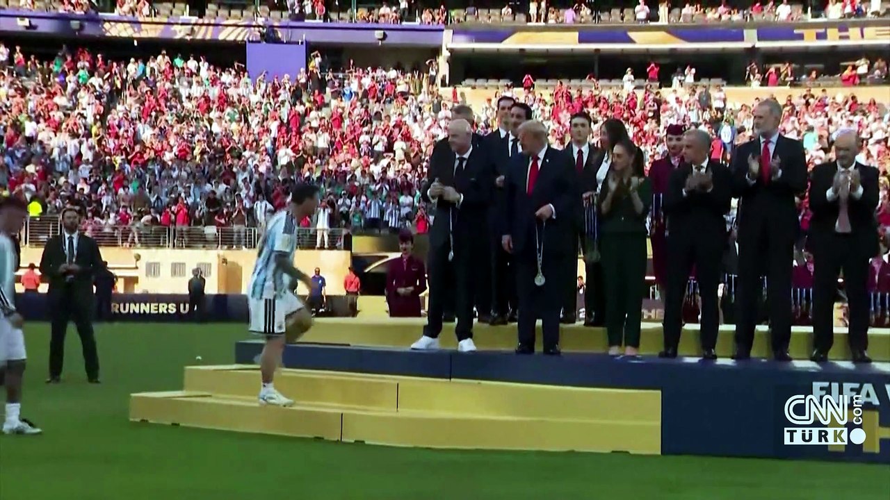 Lionel Messi, madalya töreninin ardından gözyaşlarını tutamadı