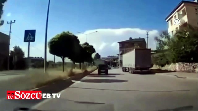4 kişinin yaralandığı kaza anı kamerada