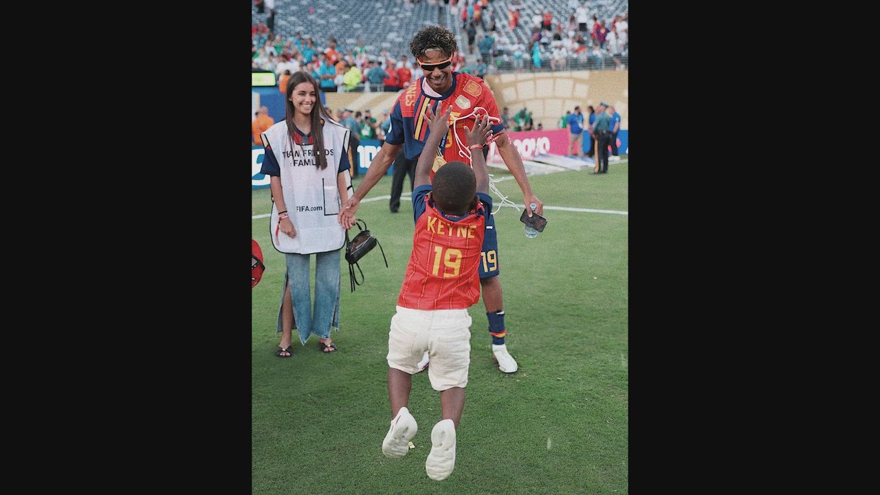 Keyne steals the show: the best moments of Lamine Yamal's little brother during Spain's World Cup celebration