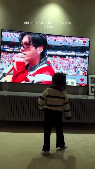 Filha de Neymar encanta a web com reação ao ver apresentação do BTS na final da Copa; veja