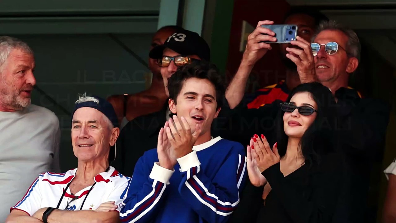 Il bacio di Timothée Chalamet e Kylie Jenner alla finale dei Mondiali