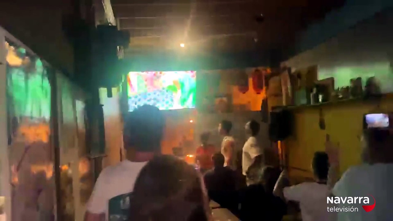 Un grupo de navarros celebra en Bangkok el Mundial