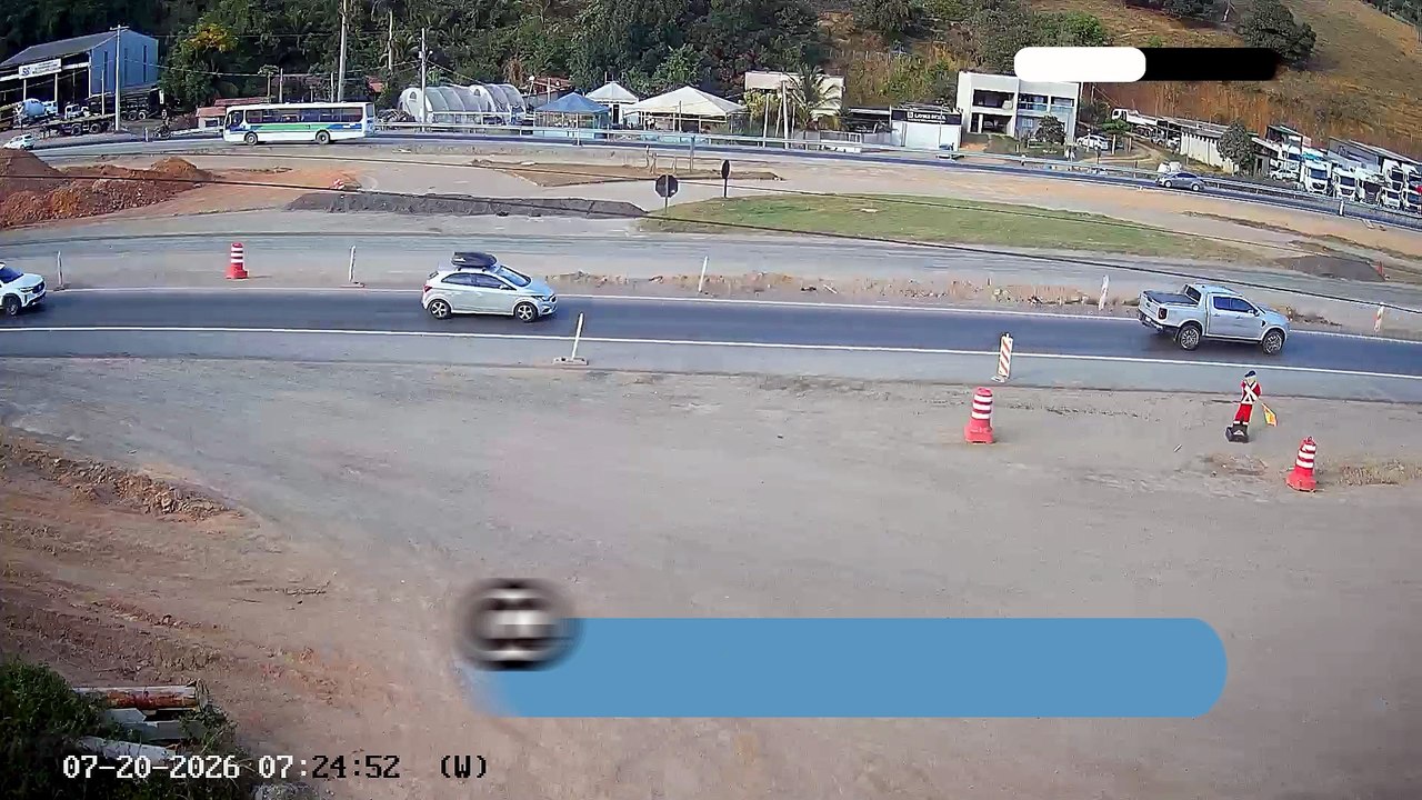 Motociclista fica ferida em acidente na BR 101 em Anchieta