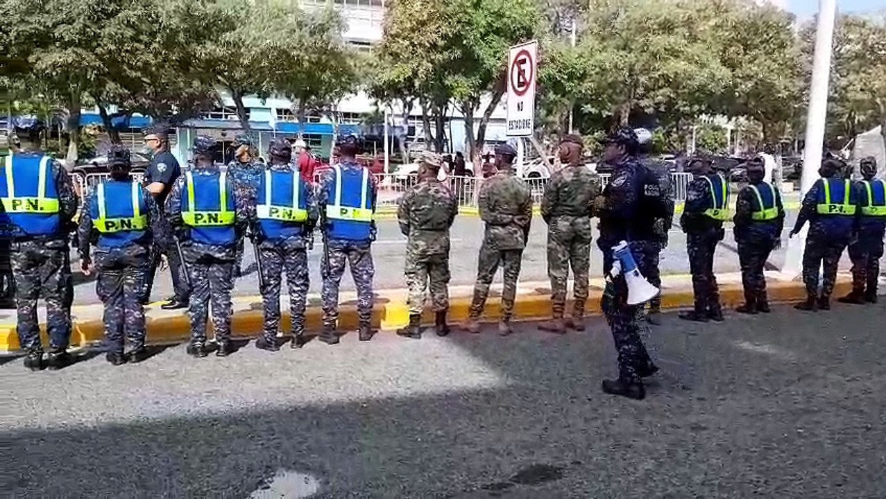 Caso Miguelito: fuerte presencia militar en la Procuraduría previo a la manifestación de familiares del fallecido
