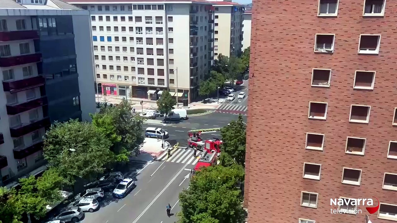 Incendio en un balcón en la calle Monasterio de Urdax