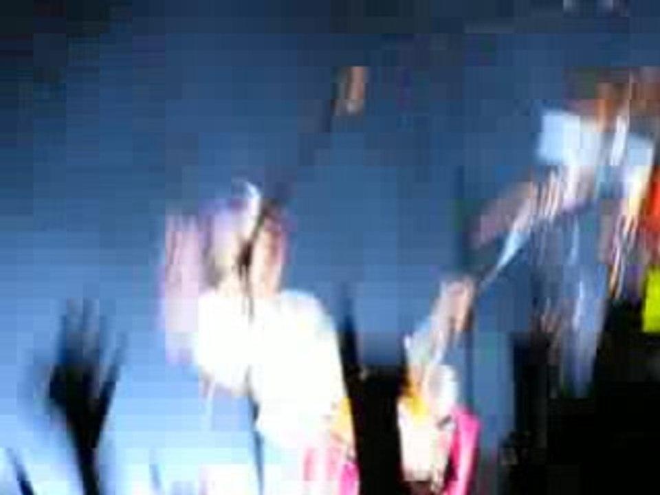 Miyavi se déshabille