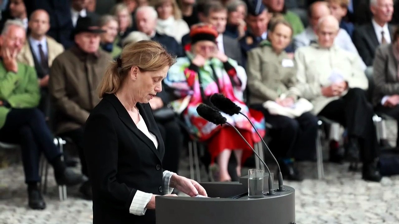 <p>Berlín acogió este lunes en el Memorial del Bendlerblock una ofrenda floral para conmemorar el 82 aniversario de la operación del 20 de julio de 1944, el fallido intento de asesinato del dictador Adolf Hitler liderado por el oficial Claus von S