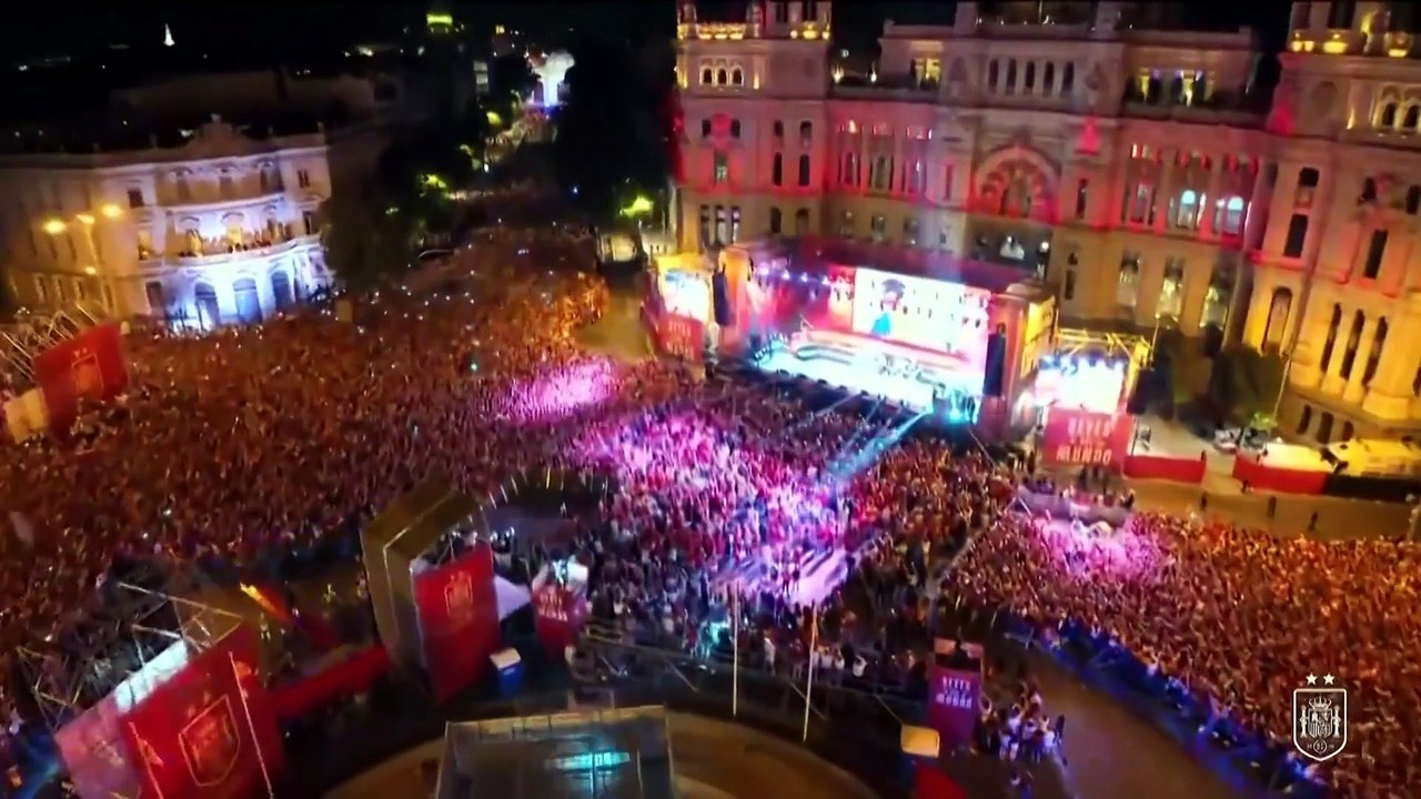 Spain World Cup winners celebrate with fans in Madrid