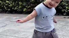 dancing baby 傷心的時候必跳「玉芬」～ 挑戰廣場舞的萌娃 人類幼崽 萌娃跳舞 廣場舞寶寶打卡 廣場舞寶寶上線