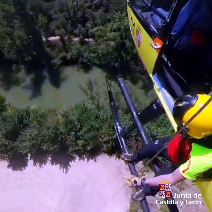 Un helicóptero rescata a un joven indispuesto en la Senda del Duero