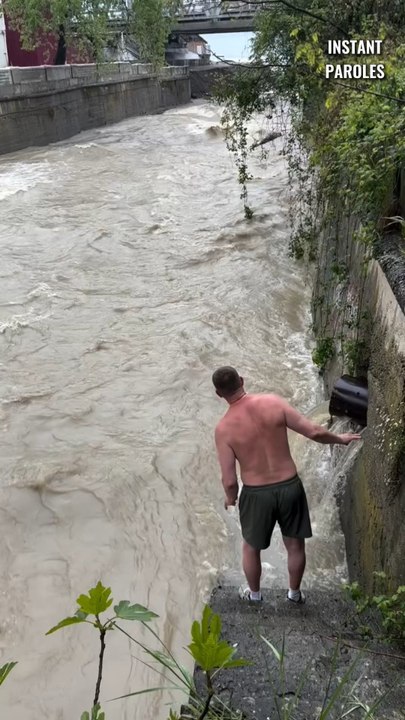Cet homme se mobilise pour secourir un chien dans un courant d’eau