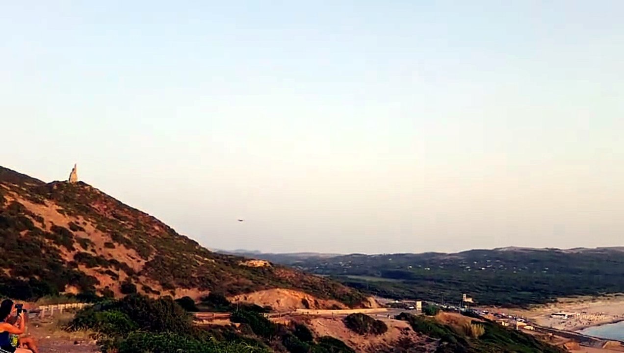 Enorme incendio a Iglesias, le fiamme minacciano la citt?: interviene il Canadair