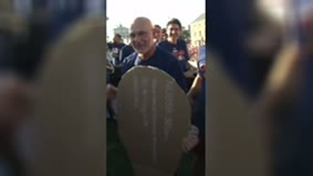 Espagne - Luis de la Fuente reçoit une Coupe du monde… à son effigie !