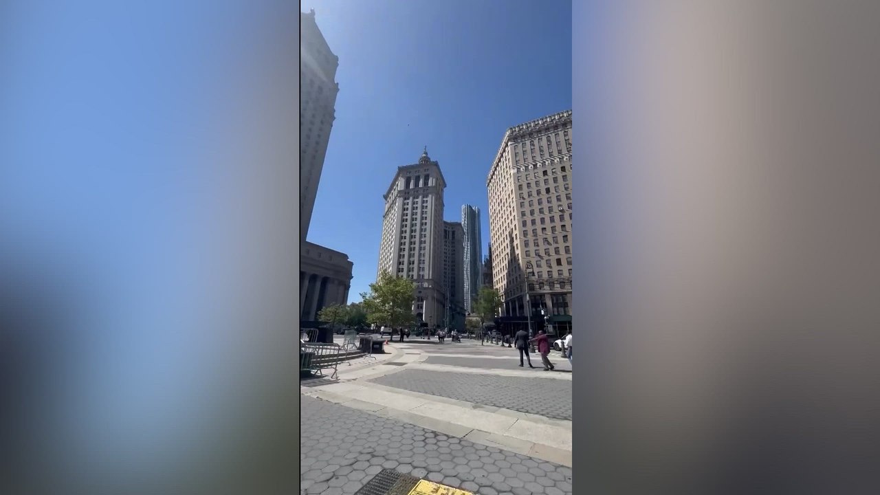 BREAKING: Massive POLICE RESPONSE after FIRE is set outside ICE OFFICES in NEW YORK
