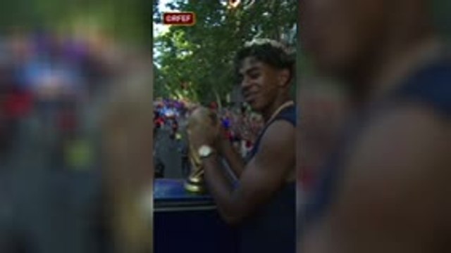 Espagne - “King” Yamal prend soin du trophée