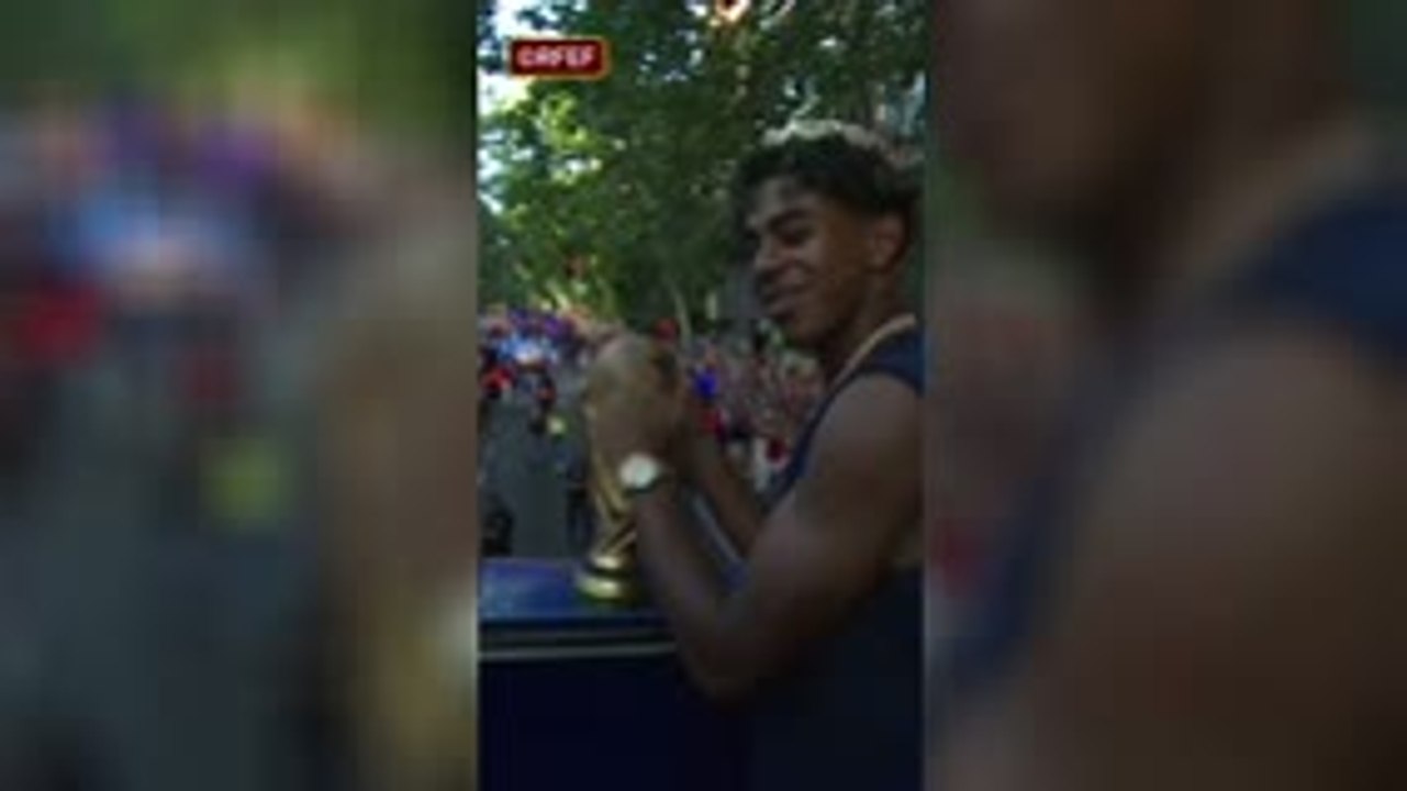 Espagne - “King” Yamal prend soin du trophée